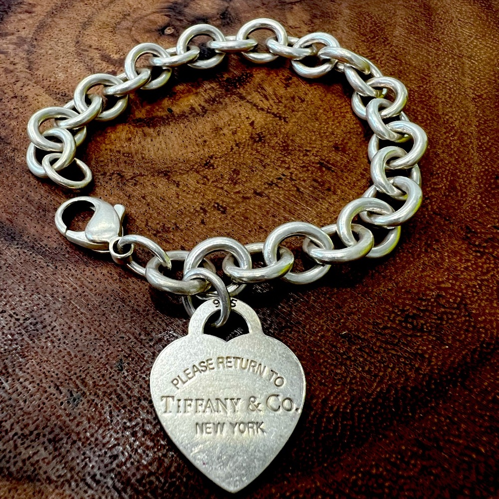 Please Return to Tiffany 7.5 chunky Heart Bracelet.
